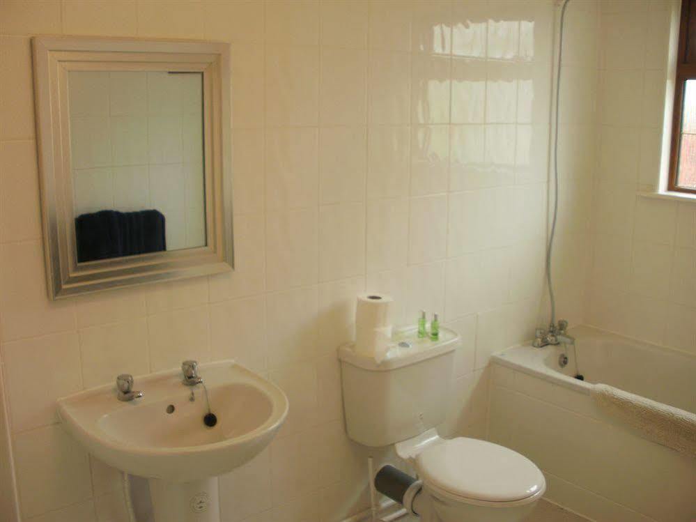 Warrens Village Motel&Self Catering Clevedon Exterior foto